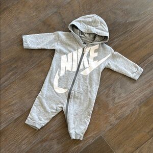 NIKE Baby Play-All-Day Hooded Coverall in Grey Heather (Size 6-9mos)